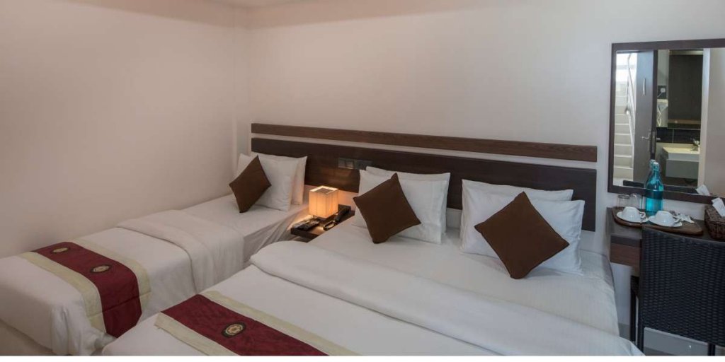 Хулхумале: The White Harp Beach Hotel