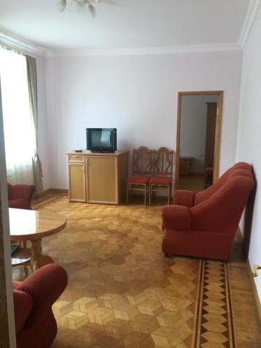 Иджеван: Hotel DOK
