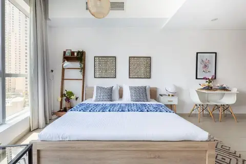 Dazzling & Artistic Studio Apartment In Dubai Marina — фото 1