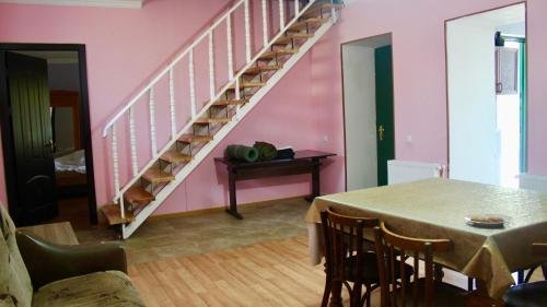 Гори: Green hostel