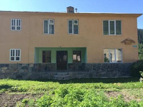 Местиа: Guest House Guledani