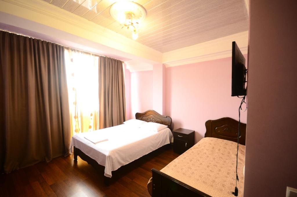 Батуми: Hotel Peria