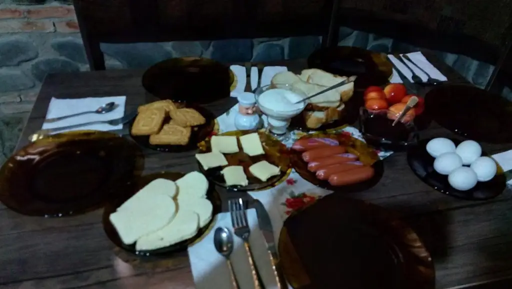 Гори: California Guest House