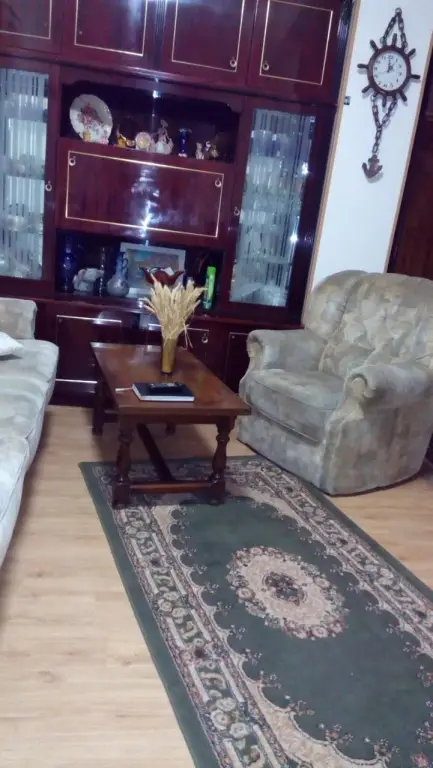 Гори: California Guest House