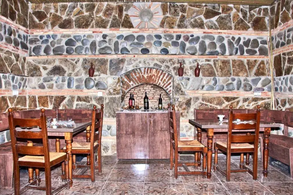 Гори: California Guest House