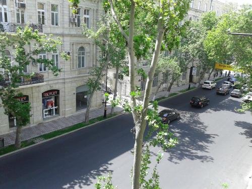 Баку: Neftiannikov Avenue Apartment
