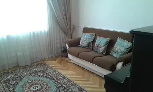 Баку: Neftiannikov Avenue Apartment
