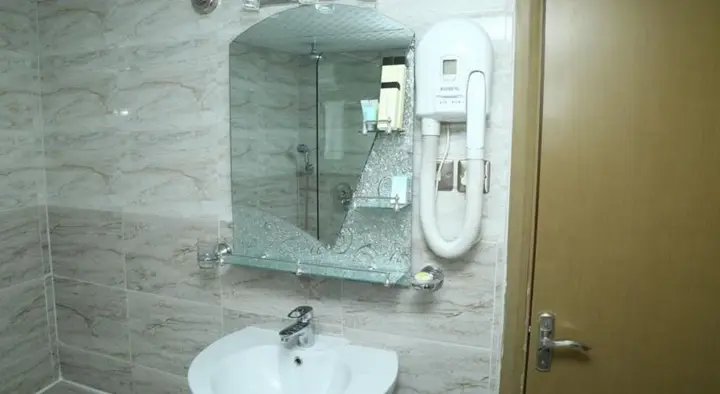 Дубай: Sun and Sands Plaza Hotel