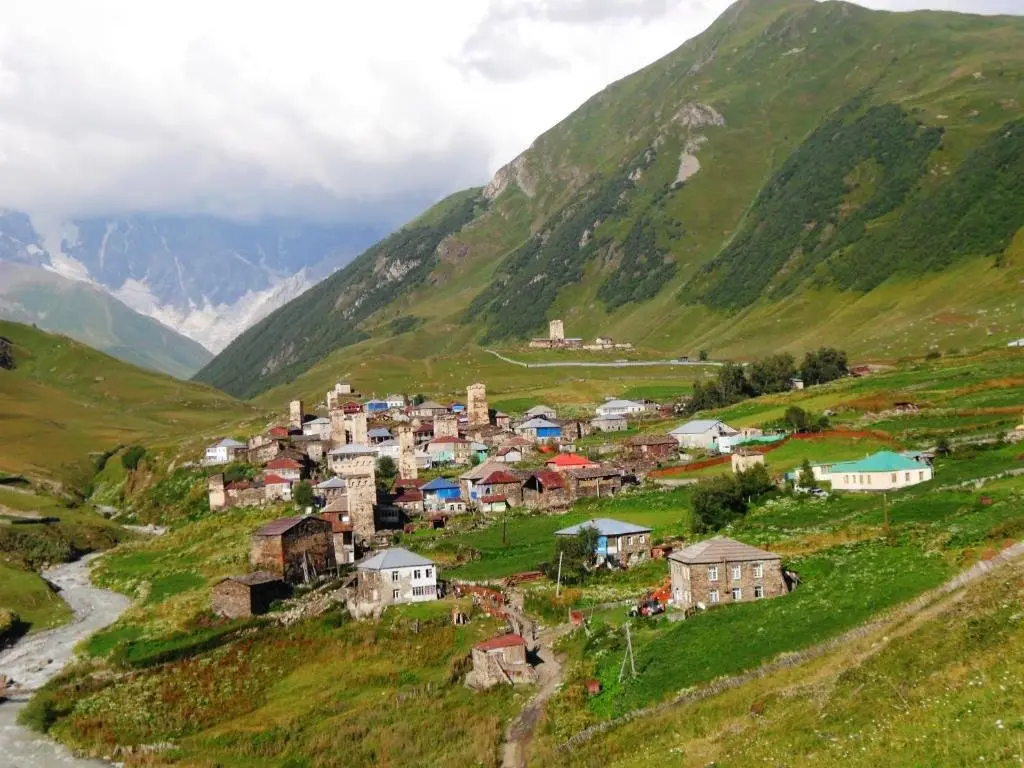 Местиа: Guest House Vivaushba