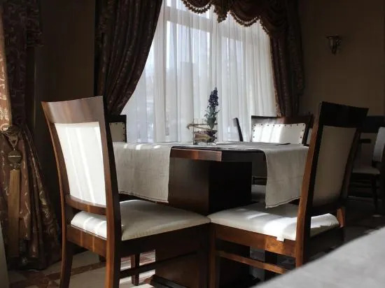 Сатаплия: Hotel Empire