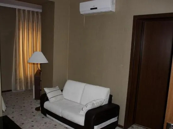 Сатаплия: Hotel Empire