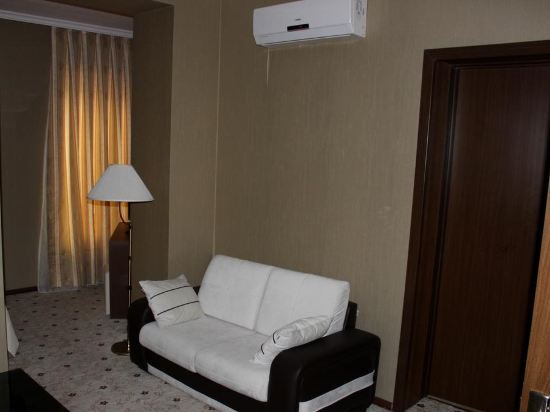 Сатаплия: Hotel Empire