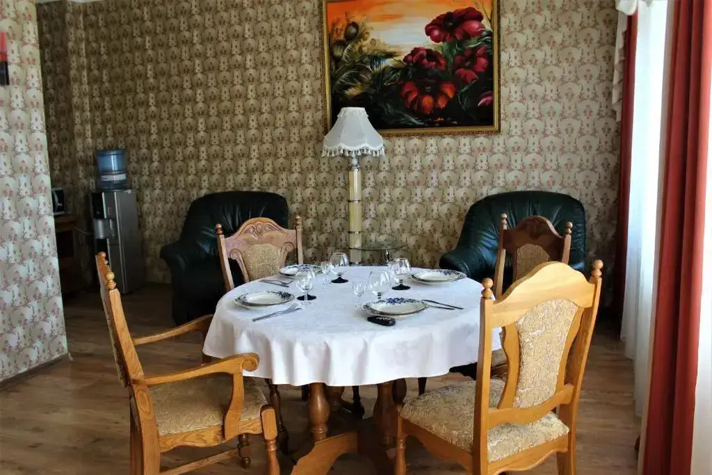 Речица: Gostinichnyy Kompleks Dnepr