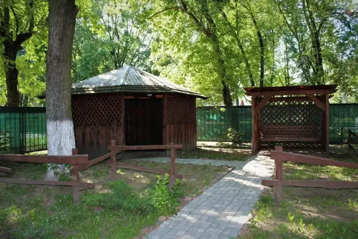 Речица: Gostinichnyy Kompleks Dnepr