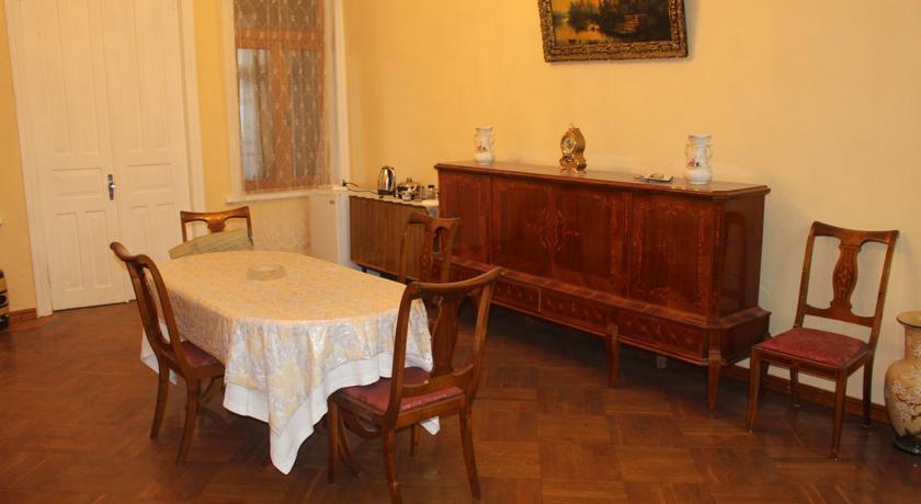 Зугдиди: Guest House Rustaveli 38