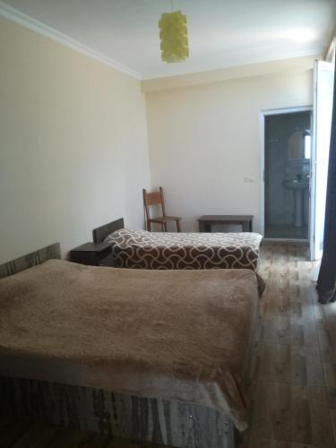 Уреки: Magnetic Sand Hotel