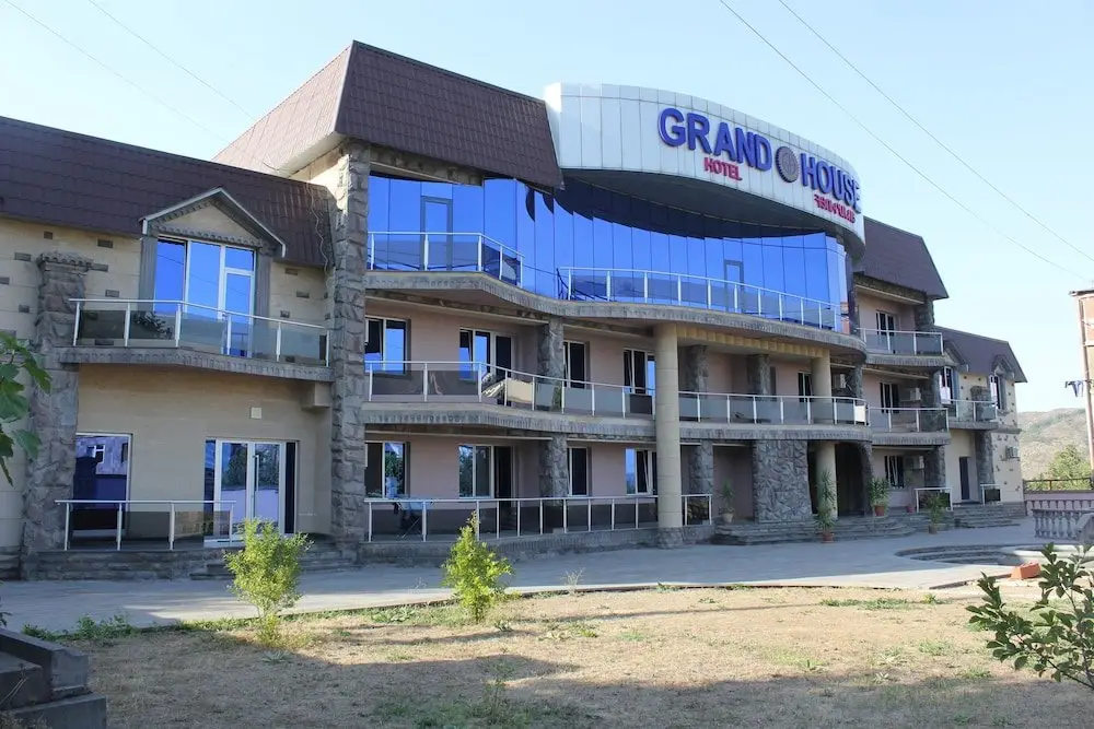 Капан: Grand House