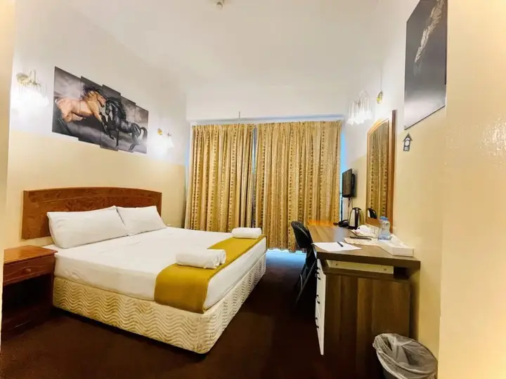 Дубай: Queen's Hotel