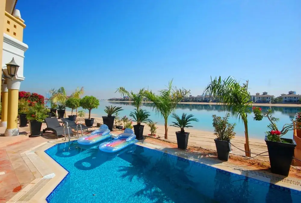 Дубай: E&T Holiday Homes - Frond C Villa