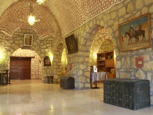 Аль-Бавити: Aliyah Lodge