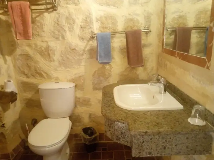 Аль-Бавити: Aliyah Lodge