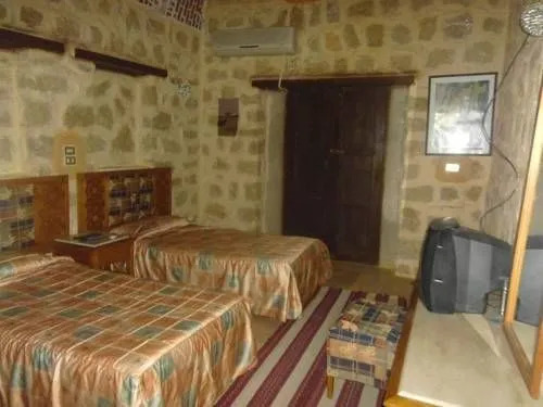 Аль-Бавити: Aliyah Lodge