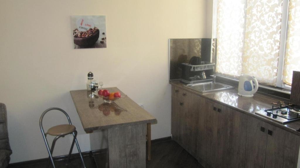 Гори: Guest House Elene