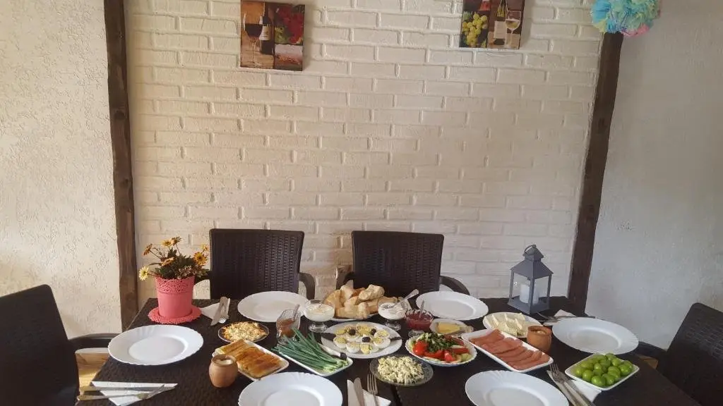 Гори: Guest House Elene