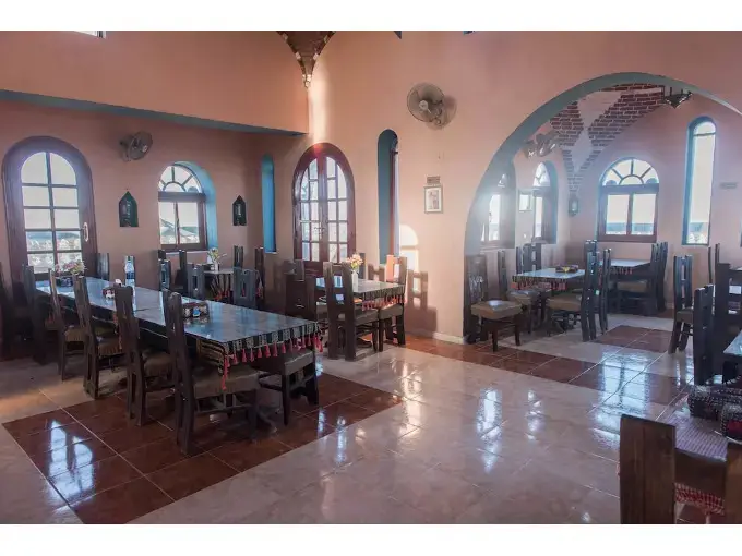 Аль-Бавити: Bedouin Castle Hotel & Safari