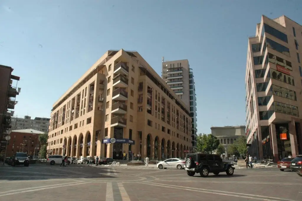Ереван: Luxury Apartment in the City Heart