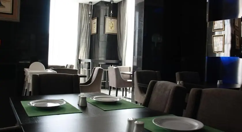 White Feather Hotel Apartments — фото 1