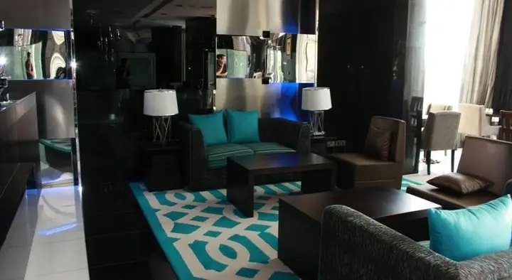 Дубай: White Feather Hotel Apartments