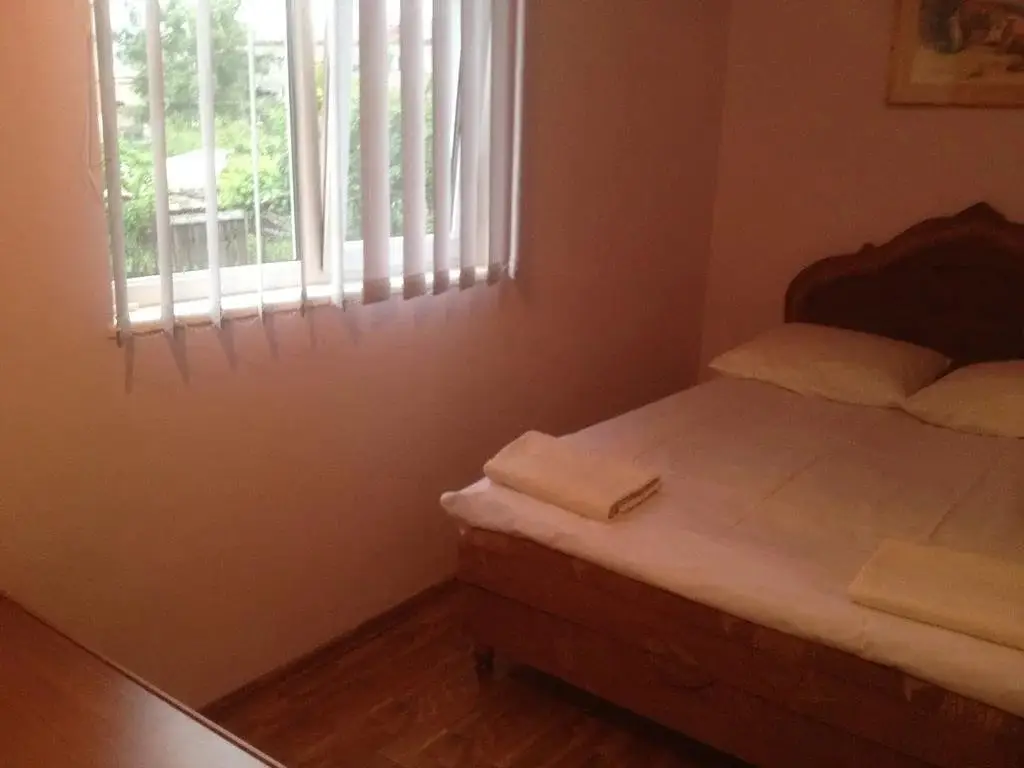 Горис: Aregak B&B and Tours
