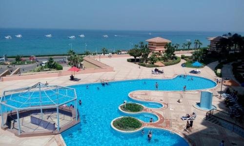 Айн-Сохна: Sea view chalet (Families only)