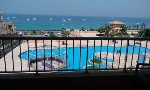 Айн-Сохна: Sea view chalet (Families only)