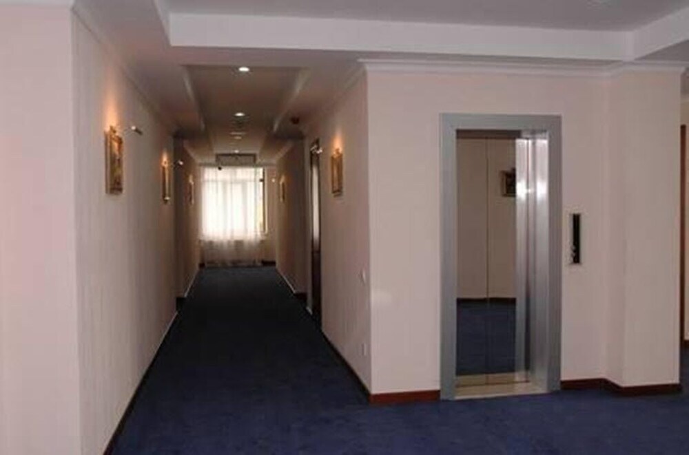 Огуз: Afra Hotel