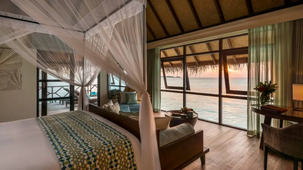 Северный атолл Мале: Four Seasons Resort Maldives at Kuda Huraa