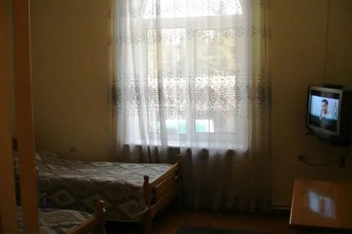 Иджеван: Hotel Mosh