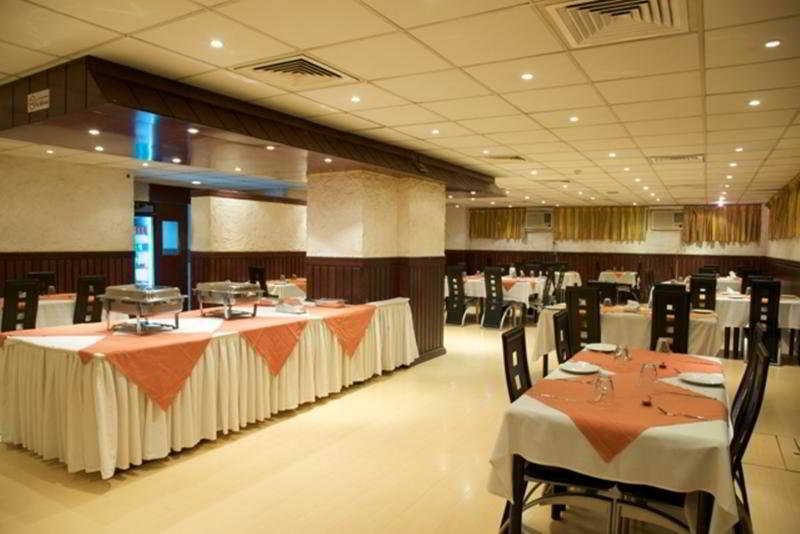 Дубай: Almas Hotel Apartment