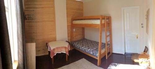 Зеда Тлуги: Guest House Mtashi House