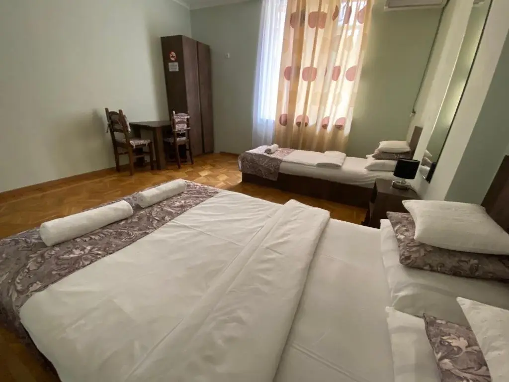 Кутаиси: Aloft House