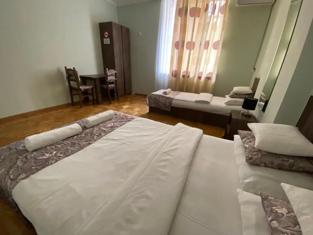 Кутаиси: Aloft House