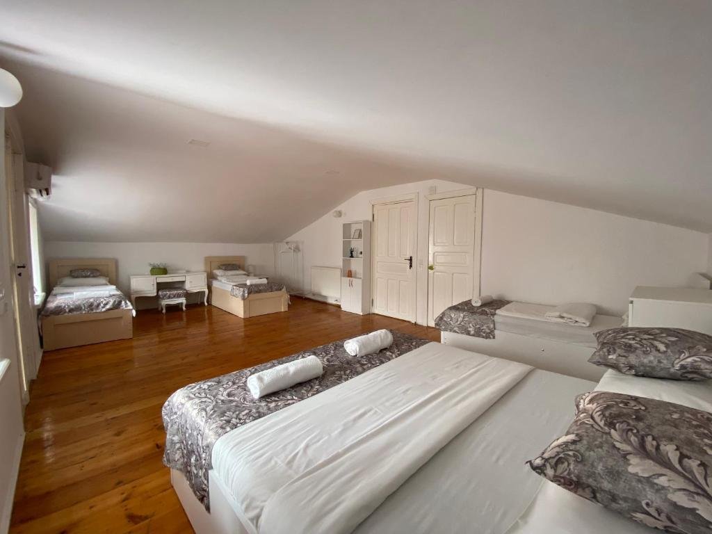 Кутаиси: Aloft House