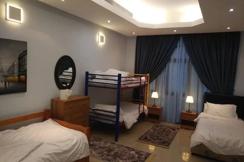Дубай: Emirates Hills Lake View Villa