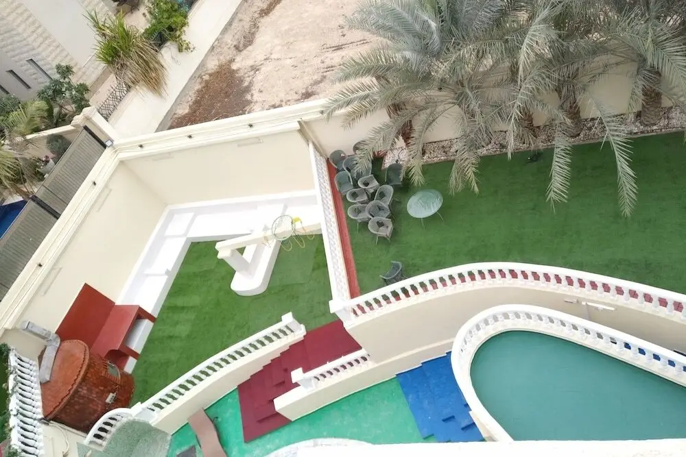 Дубай: Emirates Hills Lake View Villa