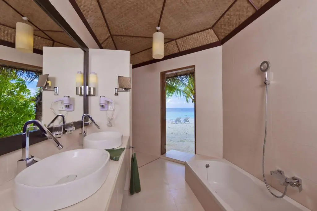 Эллайду: Safari Island Resort