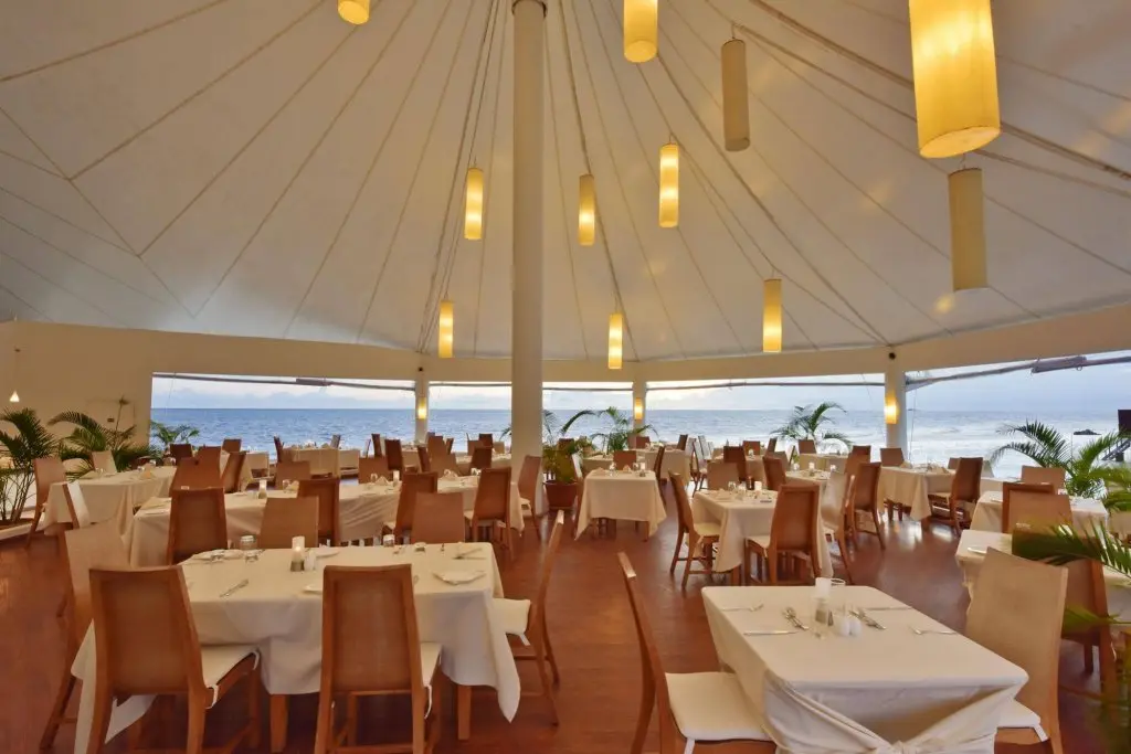 Эллайду: Safari Island Resort
