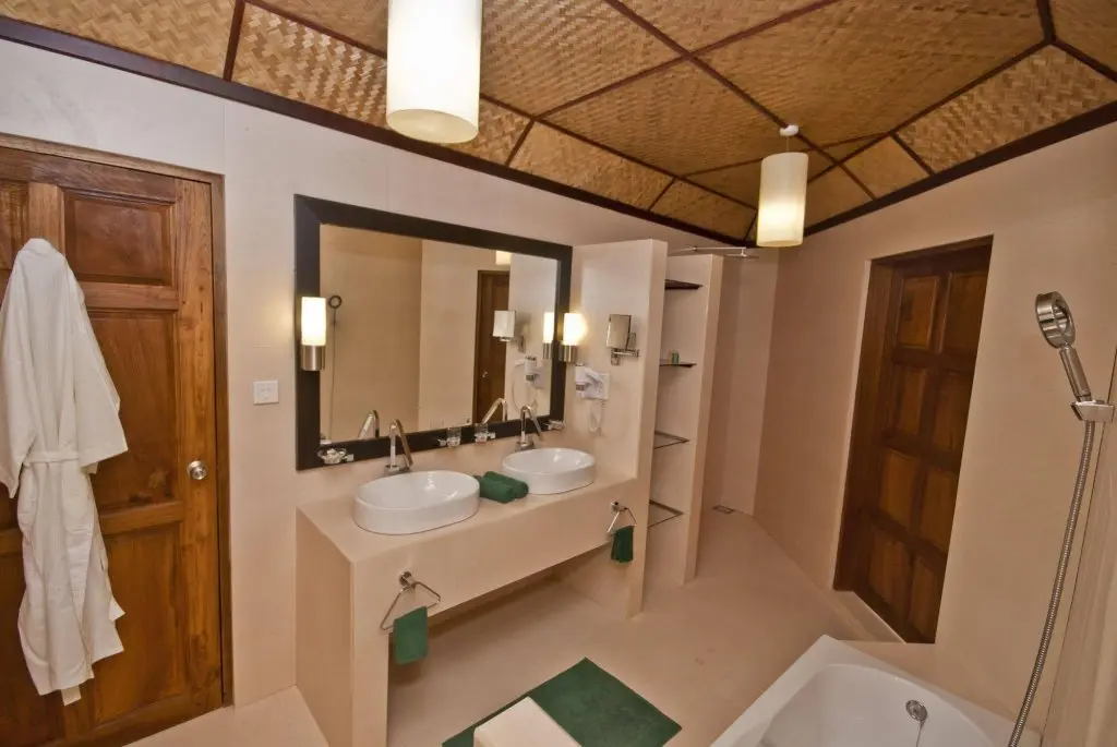 Эллайду: Safari Island Resort