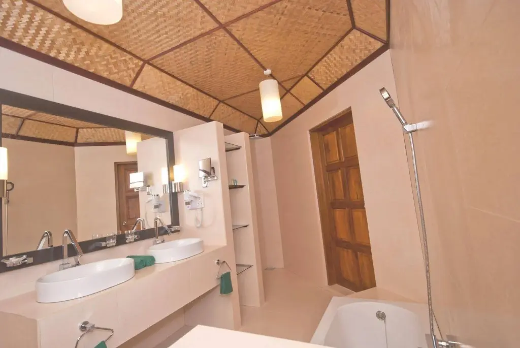 Эллайду: Safari Island Resort