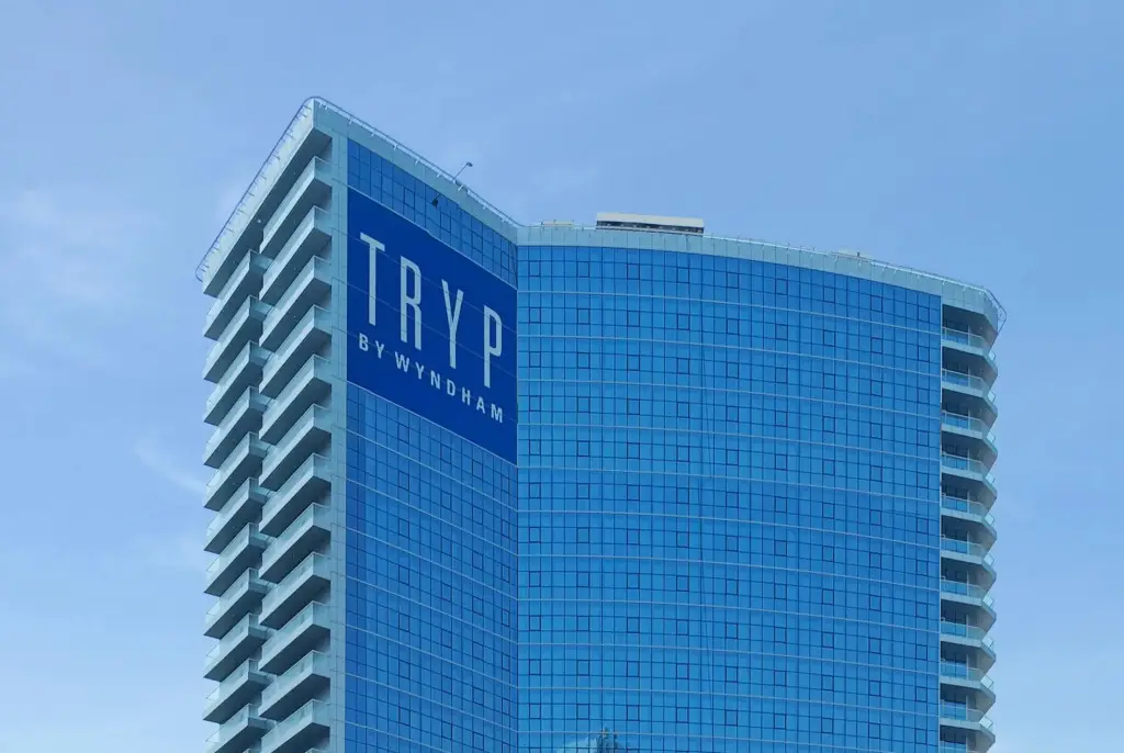 Дубай: Отель TRYP by Wyndham Dubai